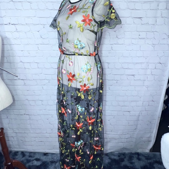 👗 |•LULAROE•| Beautiful Full Length Sheer Dress Colorful Embroidered Flowers M - Picture 7 of 13